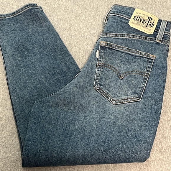 Levis Silvertab Mom Jeans Womens Size 28 Tapered High Rise Relaxed Baggy - Picture 9 of 9